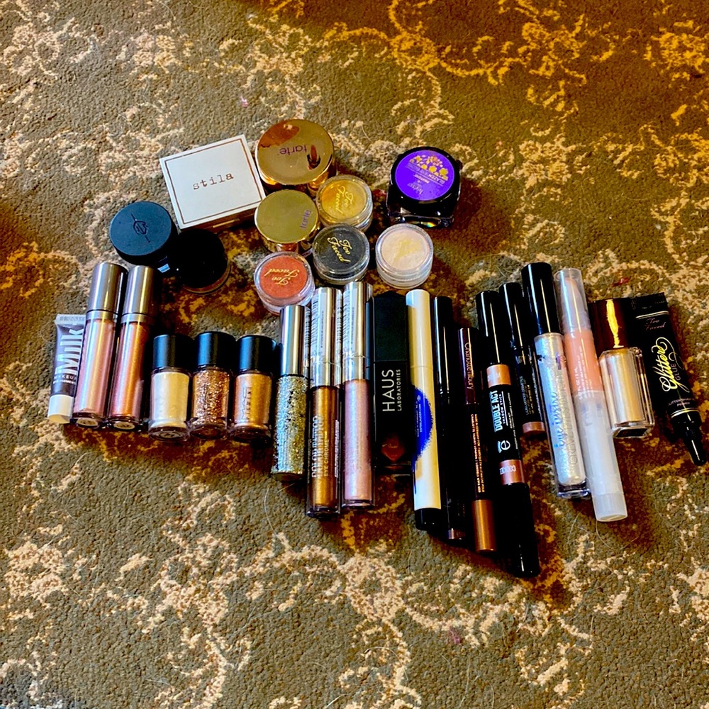 Eyeshadow, glitter and creams. Plus glitter primer